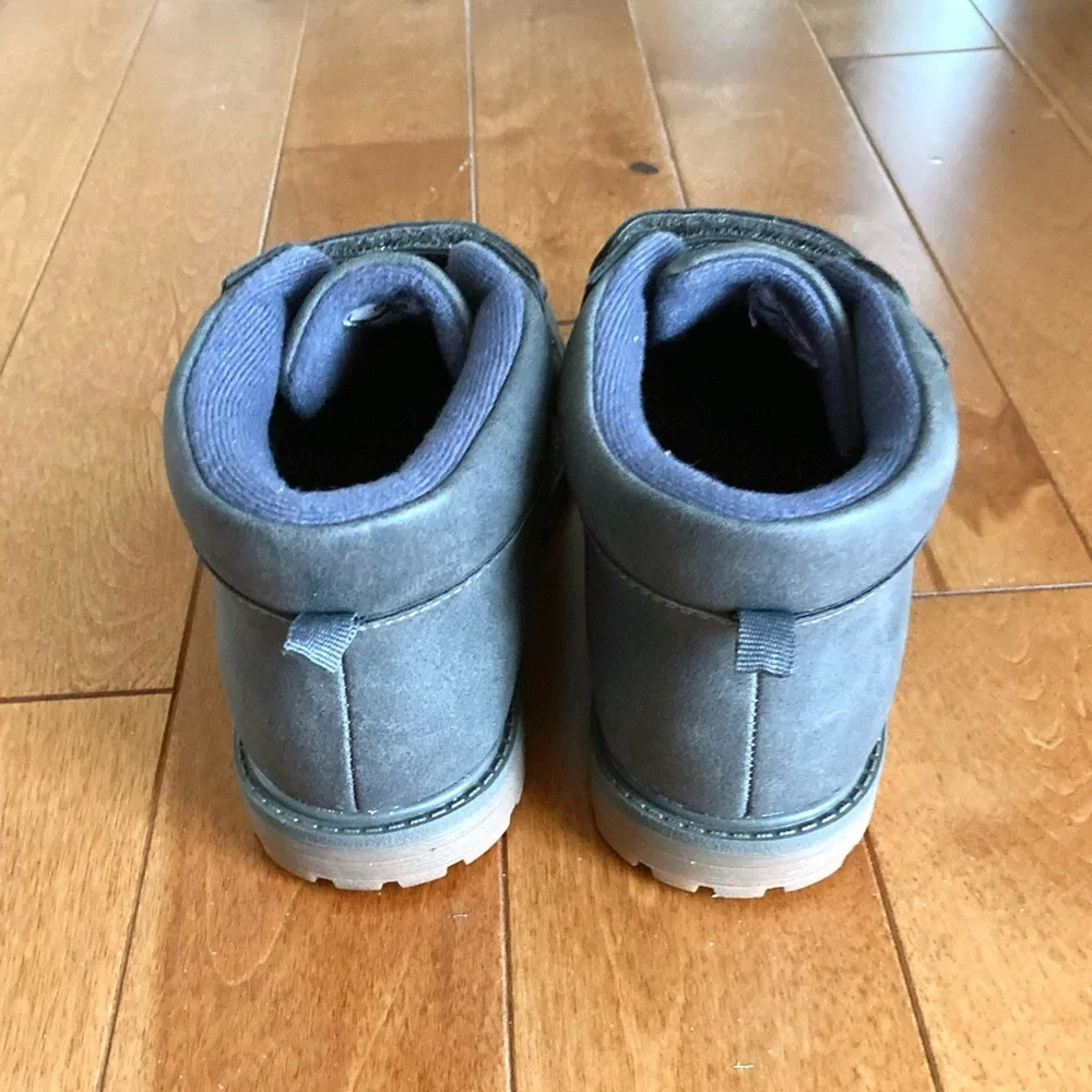 OshKosh B'Gosh Boys Axyl Gray Boots Size 2